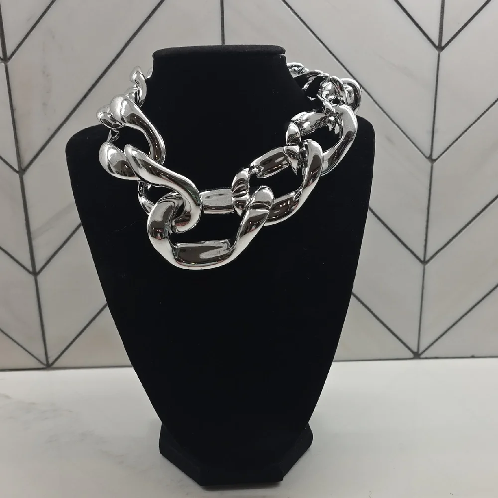 Elegant Silver Chain Necklace - Picture 1 of 3